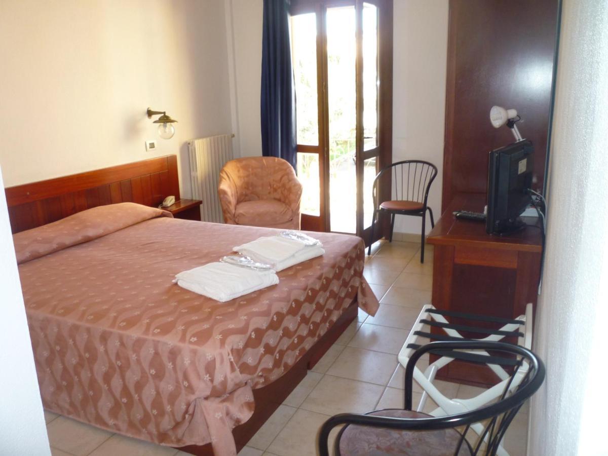 Hotel L'Ancora Санта-Тереза-Галлура Экстерьер фото
