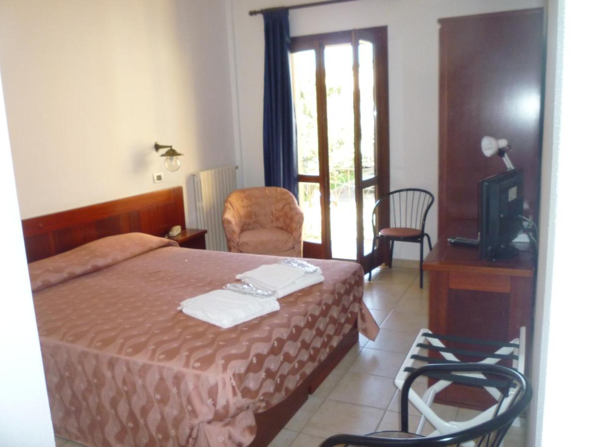 Hotel L'Ancora Санта-Тереза-Галлура Экстерьер фото