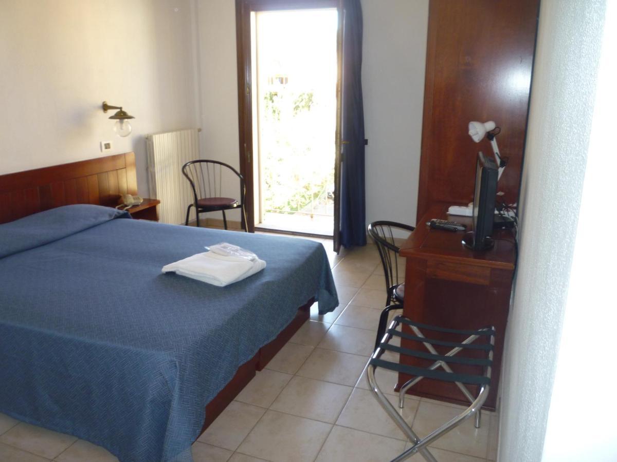 Hotel L'Ancora Санта-Тереза-Галлура Экстерьер фото