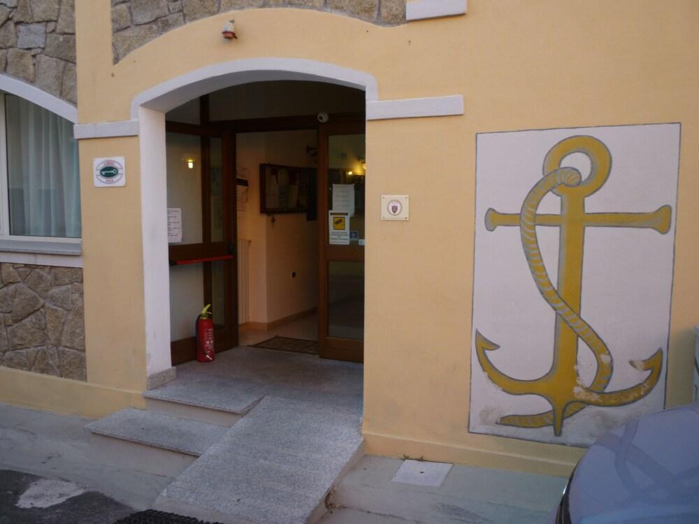 Hotel L'Ancora Санта-Тереза-Галлура Экстерьер фото