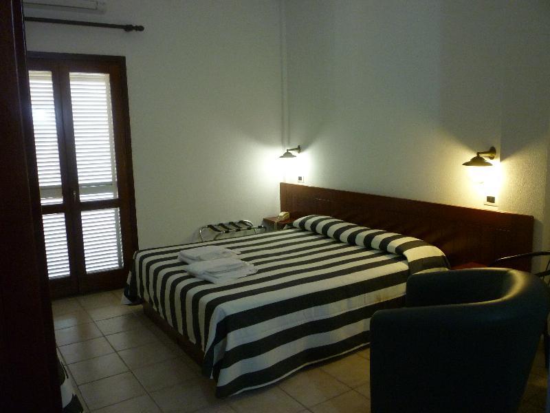 Hotel L'Ancora Санта-Тереза-Галлура Экстерьер фото