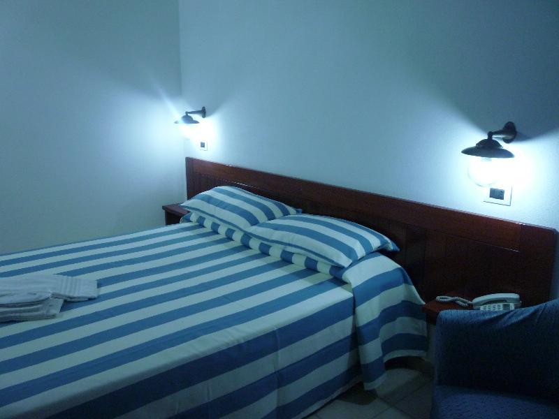 Hotel L'Ancora Санта-Тереза-Галлура Экстерьер фото
