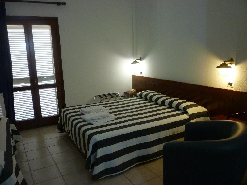 Hotel L'Ancora Санта-Тереза-Галлура Экстерьер фото